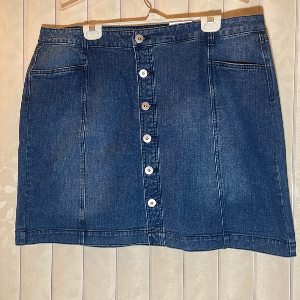 NWT-Style & Co, size 18 denim skirt mid rise